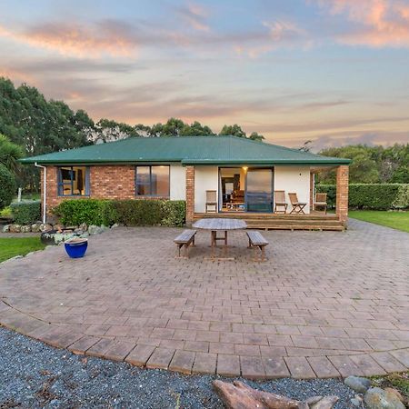 Ocean & Mountain Views - Kaikoura Villa Екстериор снимка