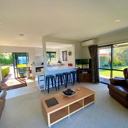 Ocean & Mountain Views - Kaikoura Villa Екстериор снимка
