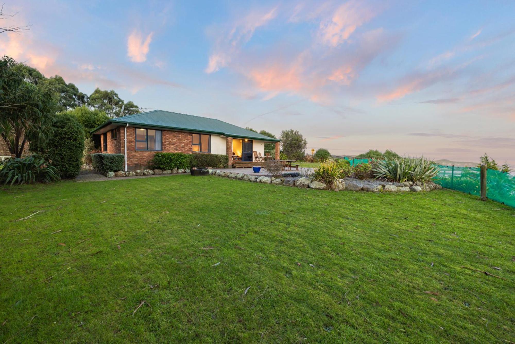 Ocean & Mountain Views - Kaikoura Villa Екстериор снимка