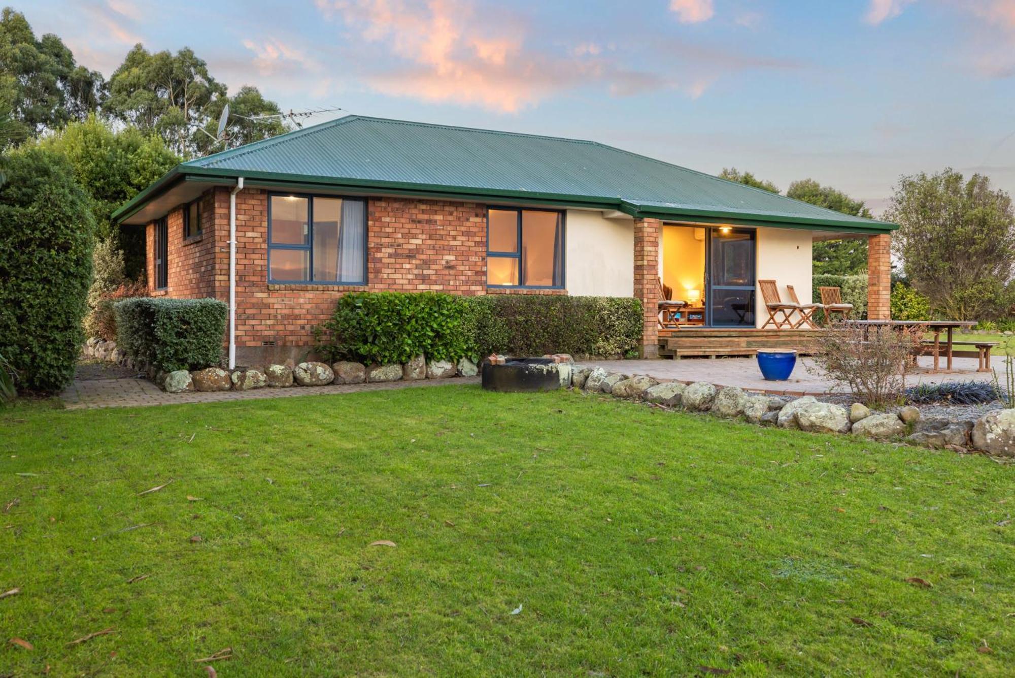 Ocean & Mountain Views - Kaikoura Villa Екстериор снимка